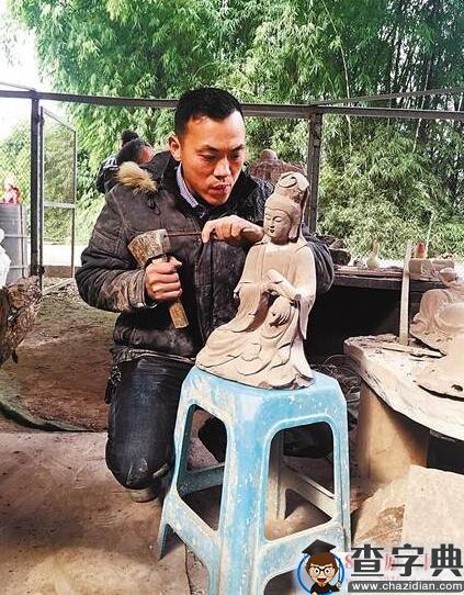 重庆打工仔回乡石刻雕塑创业，成复旦客座教授